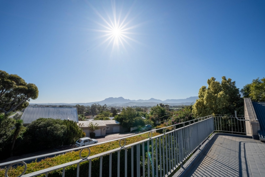 3 Bedroom Property for Sale in Mountainside Western Cape